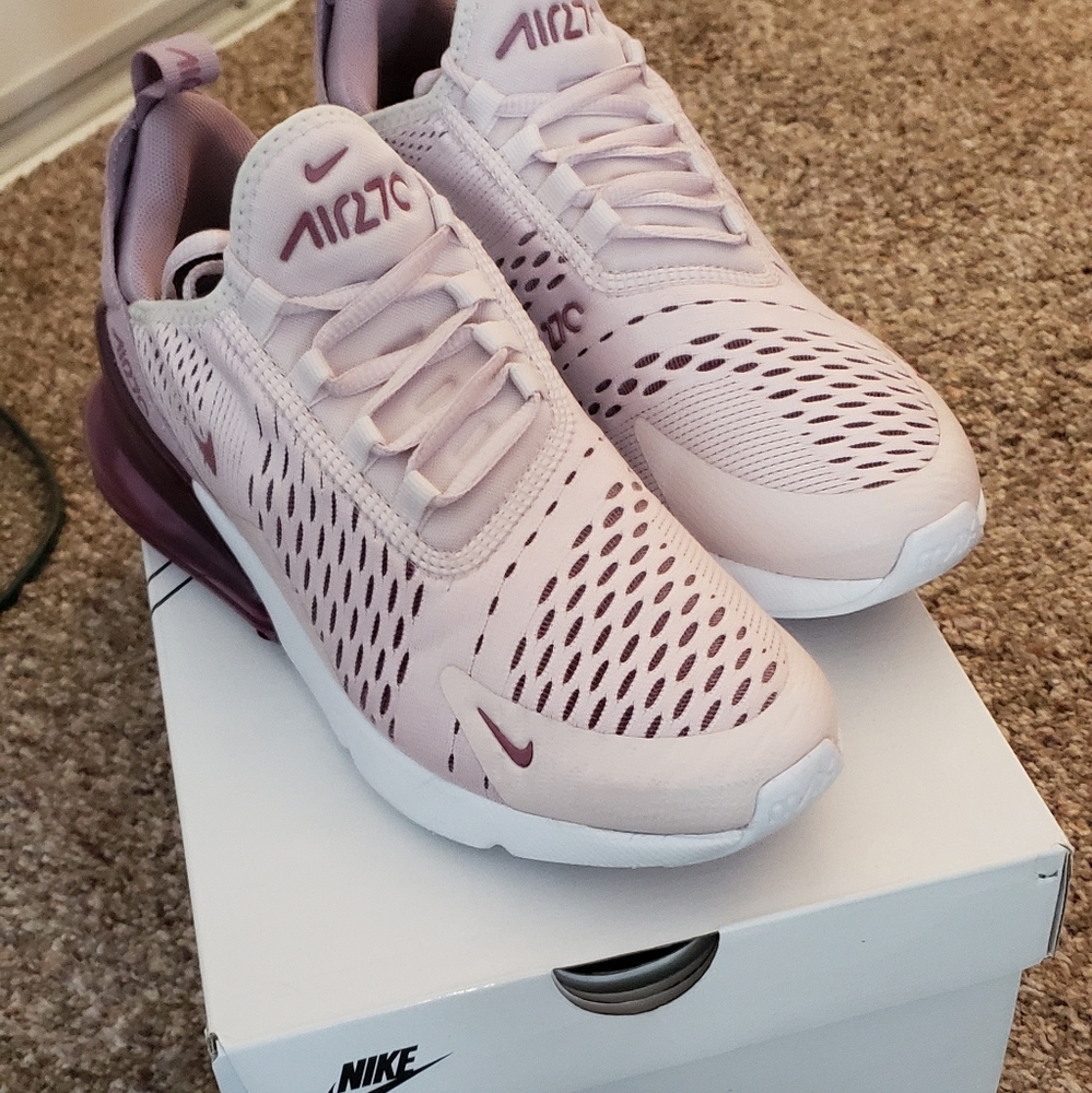 Nike 270 Max womens